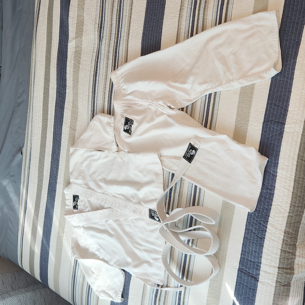Hawk Karate Gi Size 0